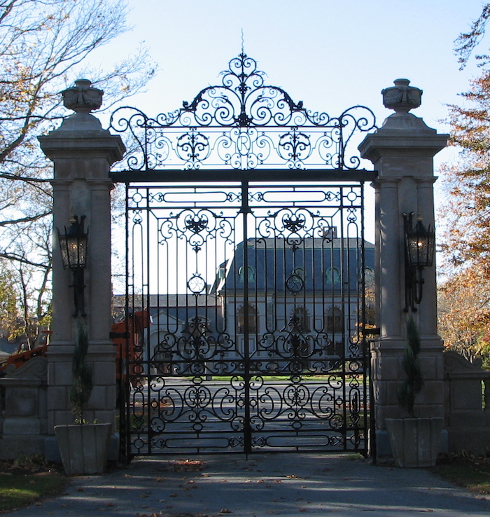 Restored Bellevue Avenue gates, 2014.